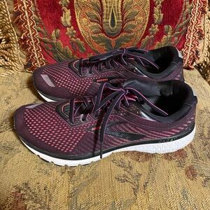 Brooks Ghost 12 Womens Size 10.5
Running Shoes Sneakers